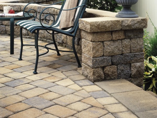 Belgard Cambridge Cobble with Celtik Wall